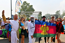 31 08 2025 Дед Мазай, фараоны и эльфы проплыли на сапах по Дону