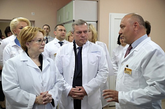 Вероника Скворцова встретилась с врачами и пациентами Ростовского онкоинститута