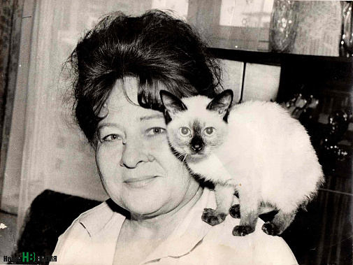 Людмила Константиновна КРАСНИЧЕНКО была по профессии инженером-электронщиком. Чтобы вывести новую породу кошек, ей пришлось заняться изучением генетики и селекционной работой.