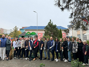 Ростов-на-Дону: в Ленинском районе, засучив рукава, «зеленили» улицы