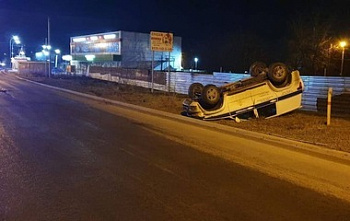 В Камышевахе перевернулась полицейская машина