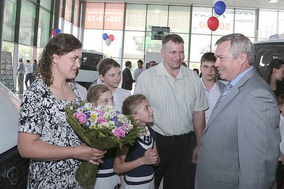 В подарок — микроавтобус