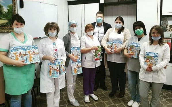 Новогодние подарки вручили детям врачей Ростовской области