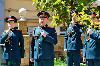 В ростовском дворе артисты ансамбля песни и пляски ЮВО провели концерт