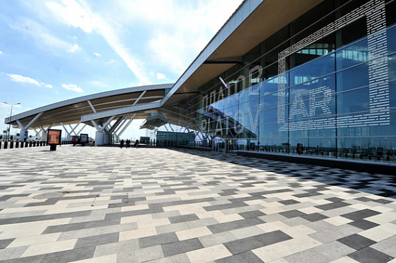 Из «Платова» вылетел первый самолет в Киргизию