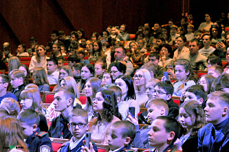 В Ростов на губернаторскую ёлку приехали 600 детей