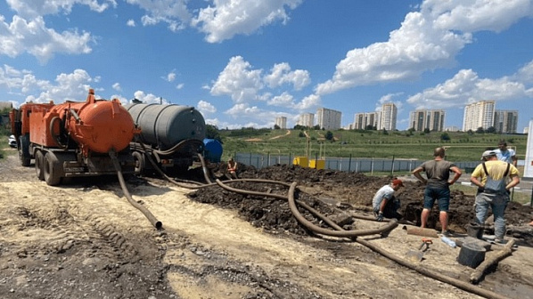 Идут аварийно-восстановительные работы. Источник фото: министерство природных ресурсов и экологии Ростовской области.