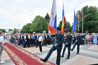 В ДГТУ вручили дипломы лучшим выпускникам