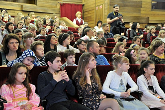 Губернаторская елка зажгла огни