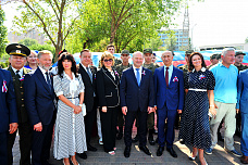 22 08 2025 Ростовчане развернули 60-метровый триколор в День государственного флага