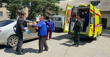 Единороссы Дона продолжают помогать больницам