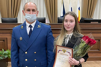 Школьница из Зернограда стала лучшей в конкурсе знаний истории и права России