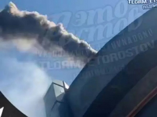 Дым от горящей шаурмичной был виден далеко окрест. Источник фото: телеграм-канал «Это Ростов новости».