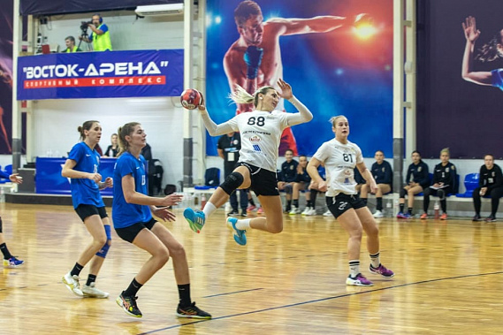 Впервые сыграв в матче чемпионата, Полина Кузнецова (№ 88) не только открыла счет в игре, но и забила еще три мяча.