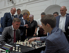 Шахматисты: первый ход