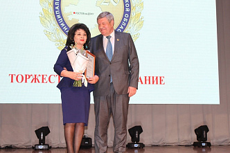 На ком страна держится