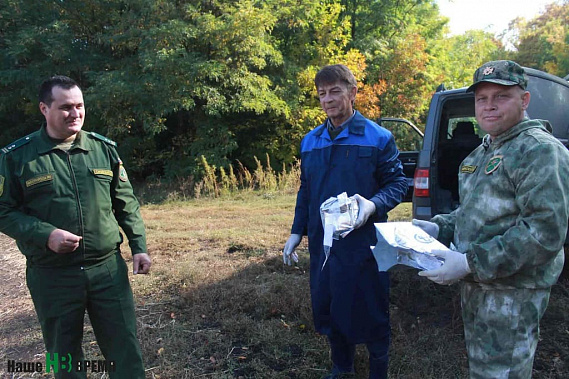 Ведущий специалист Неклиновского межрайонного управления министерства экологии и природных ресурсов Ростовской области Александр САМАРСКИЙ, главный ветеринарный врач района Сергей СТОЛЬНЫЙ, егерь охотхозяйства Владимир ЖИЩЕНКО