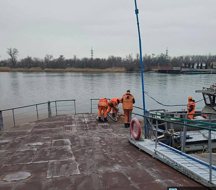 Нечистый четверг: сегодня в реке Дон у Ростова появились маслянистые «узоры»