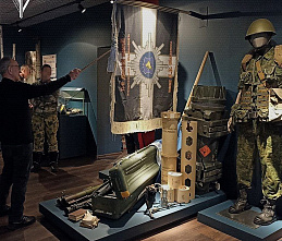 Росгвардейцы познакомились с историей Донского казачества в Станично-Луганском музее