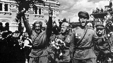 Празднуем День Победы, не выходя из дома!