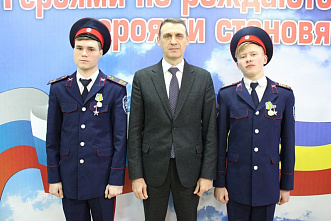 Двух кадет сальского лицея наградили медалями МЧС России