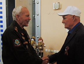 Донские ветераны поздравили полковника в отставке Александра Наумова