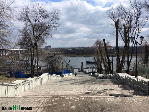Казанская лестница – одна из визитных карточек Ростова, но до нее уже добрались местные вандалы.