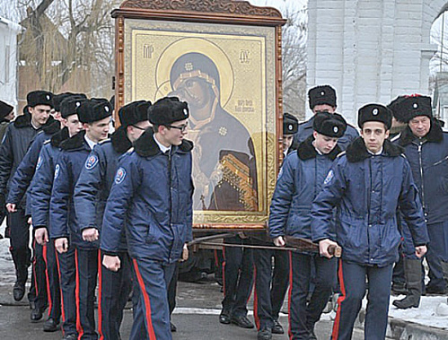 Старочеркасские казаки собираются на крестный ход