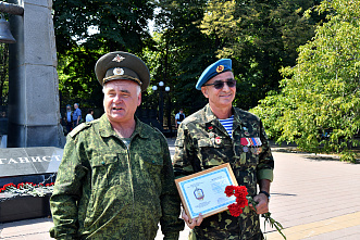 02 08 2024 В день ВДВ ростовские десантники почтили память героев Отечества