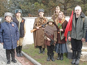 Поисковики провели реконструкцию боев по освобождению родного села Пешково