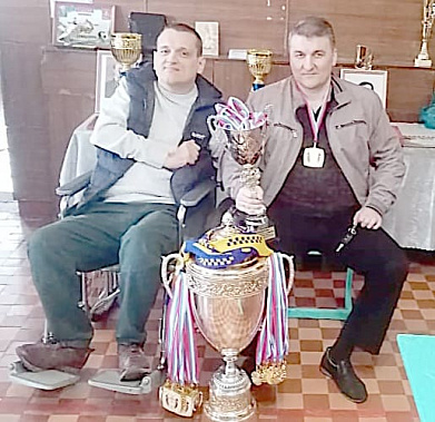 Сергей ВОСКОБОЙНИКОВ привел донскую команду к победе на межрегиональном онлайн-турнире GARDE League III Stage Septemb. На снимке он с капитаном команды Виктором ТИЩЕНКО.