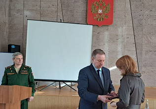 В Ростове вдове полковника Елизарова передали орден Мужества