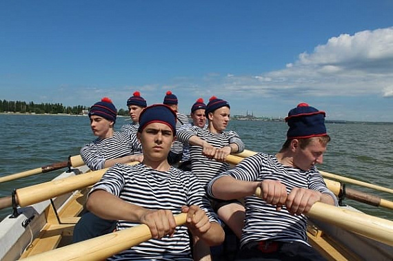 Отбросить десант и… примерить усы императора