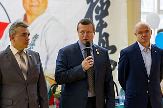 Сражались юные, рубились ветераны