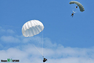 Спецназовцы отработали прыжки с парашютом в Ростовской области