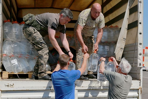Казаки отправили гуманитарную помощь в Донбасс