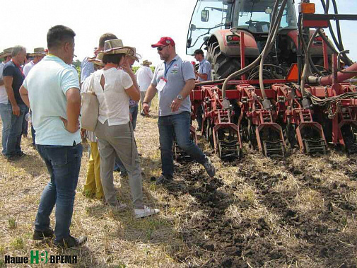 На Crop Tour 2019 прибыла внушительная делегация: американцы, датчане и около двух сотен фермеров из различных областей Российской Федерации.