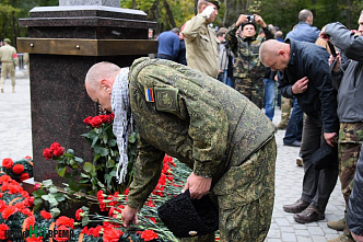 Гранит для ополченцев