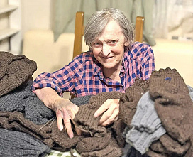 Александра Долгая связала бойцам СВО тысячу пар носков