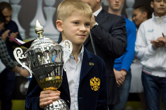 Чемпион мира по шахматам среди детей Володар Мурзин: - На пороге зимы мама подарила нам кусочек лета!