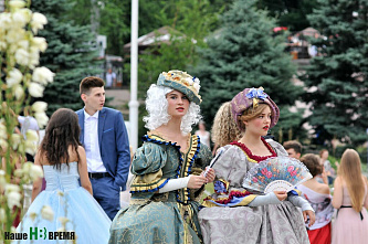 В Ростове прошел губернаторский бал для выпускников