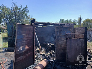 В Егорлыкском районе подростки спалили гараж