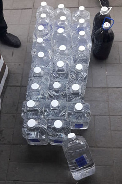 В частном доме Ростова разливали водку, ром, коньяк и виски