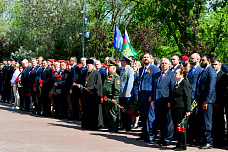 06 05 2025 В канун Дня Победы на ростовском мемориале «Кумженская роща» зажжен Вечный огонь