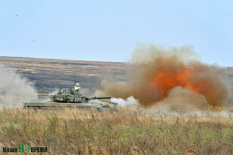 Донские танкисты провели учения в преддверии профессионального праздника