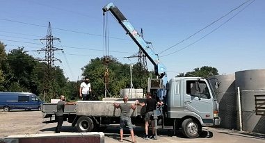 Территорию «Атланта» снова огородили бетонными блоками