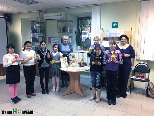 «Грибное лукошко» - ликбез для взрослых и детей под руководством педагога Людмилы Борисовны Гомон (в центре).