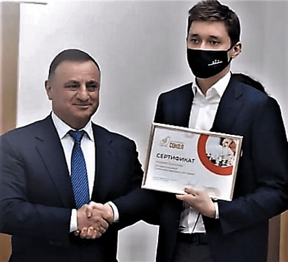 Андрей Есипенко и президент Федерации шахмат Ростовской области Арутюн  Сурмалян (1)