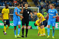 В первом полуфинальном матче розыгрыша Кубка России  футболисты «Ростова» уступили питерскому «Зениту»