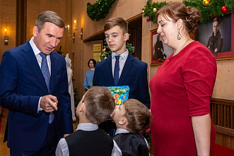 Около тысячи детей собрались на ежегодной Новогодней Губернаторской елке